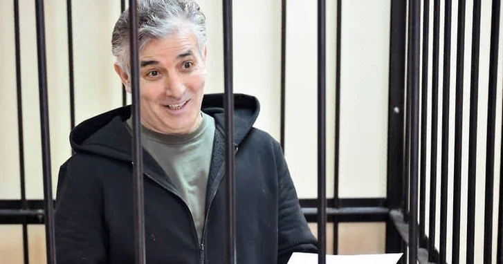 Адвокат Эльман Пашаев судится за пенсию, находясь в СИЗО