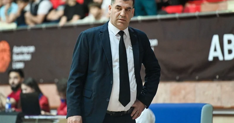 Azərbaycan millisi baş məşqçisiz qaldı