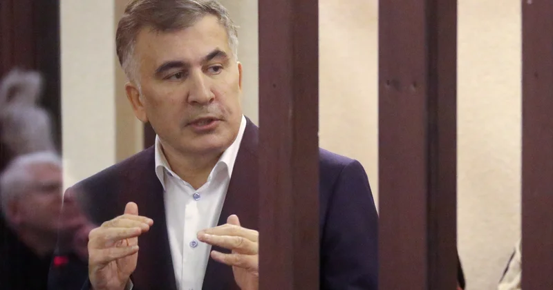 Keçmiş silahdaşından Saakaşviliyə təzyiq: “Həbsxanada məni söyür”