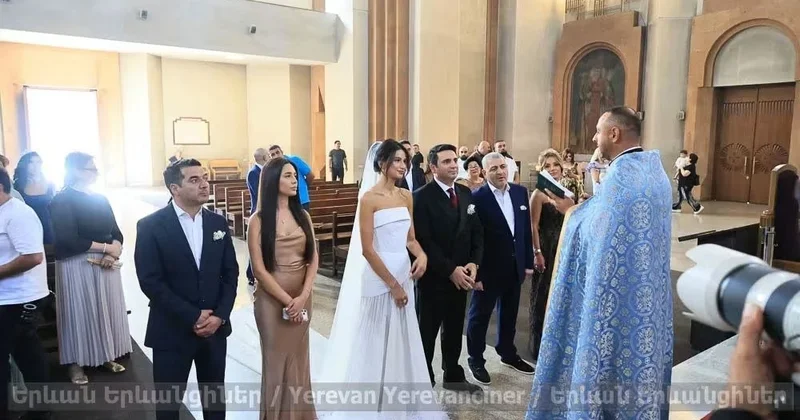 Ermənistan Təhlükəsizlik Şurasının katibi 20 yaş kiçik modellə evləndi