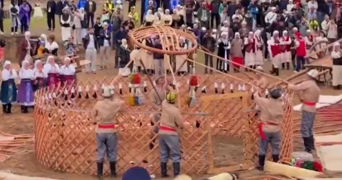 На Всемирных играх кочевников соревнуются в сборке юрт на скорость ВИДЕО