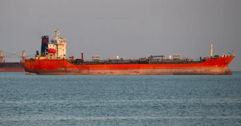 Xark adası yaxınlığında İran tankerinə raket zərbəsi KONKRET