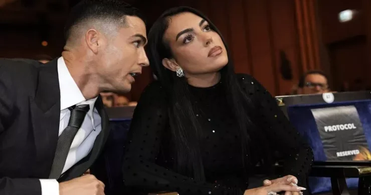 Ronaldonun xanımı festivala 170 minlik çanta ilə gəldi