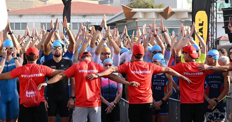 Bakının ev sahibliyi etdiyi “IRONMAN 70.3” triatlon yarışı başlayıb
