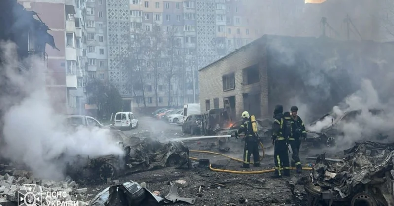 Rusiya qüvvələri Ukraynada zavoda raket zərbələri endirib, 4 nəfər ölüb