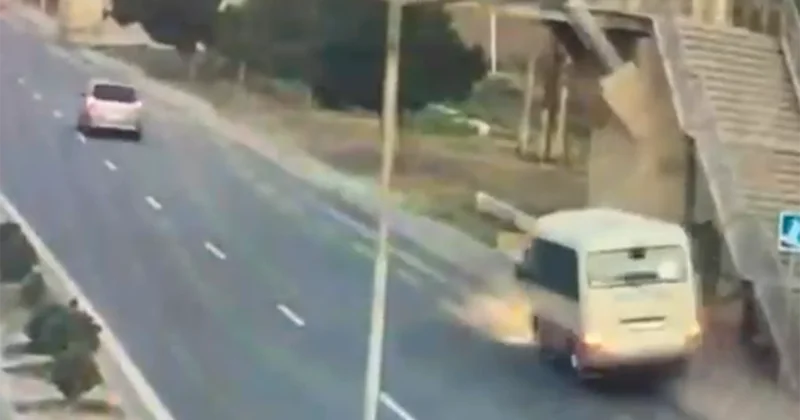 Maşının təkəri partlayıb qəza etdi Piyada xəsarət aldı +Video