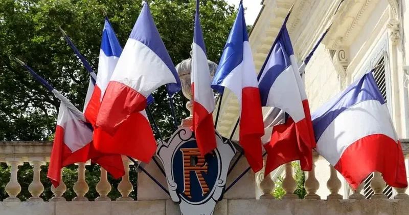 Во Франции объявили новый состав правительства