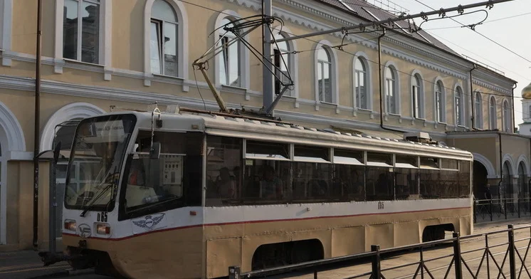 Məktəbli tramvay sürücüsünü güllələyib..?