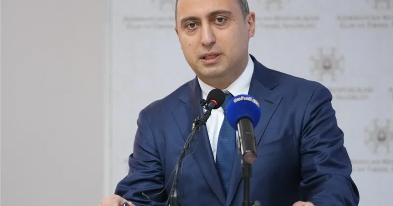 Эмин Амруллаев поздравляет учителей Азербайджана
