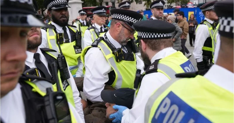 Britaniyada sinaqoqun yaxınlığındakı terror aktı: Altı nəfər saxlanılıb