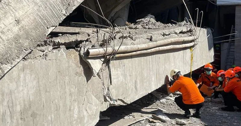 İndoneziyada məktəbin uçması nəticəsində ölənlərin sayı 36 ya çatıb