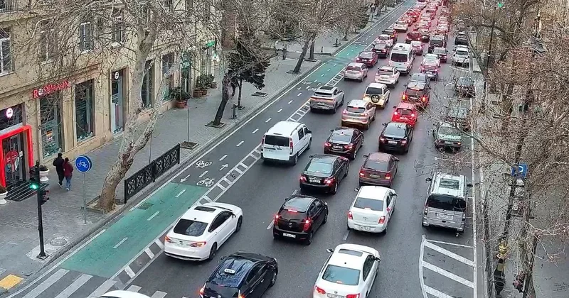 Paytaxtın “butulka effektli” yolları Problemdən çıxış yolu nədir?