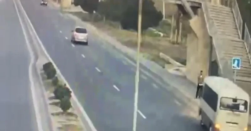 Bakı Şamaxı yolunda avtomobilin təkərinin partlaması qəzaya səbəb olub, piyada yaralanıb VİDEO