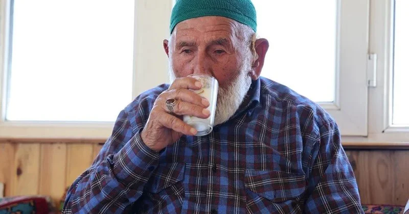 95 yaşlı Mahmud dədənin uzun ömür sirri bu qidada gizlidir: Hər gün qaşıq qaşıq yeyirmiş