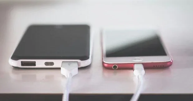 Назван предельный уровень заряда батареи смартфона