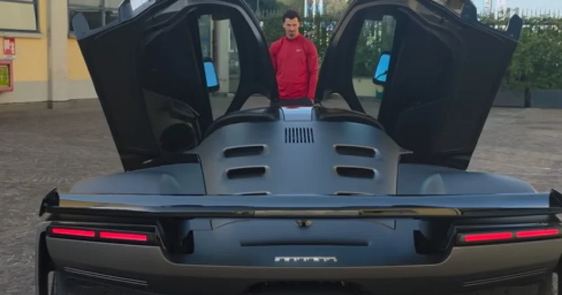 İbrahimoviç ad günündə özünə bahalı “Ferrari” hədiyyə edib