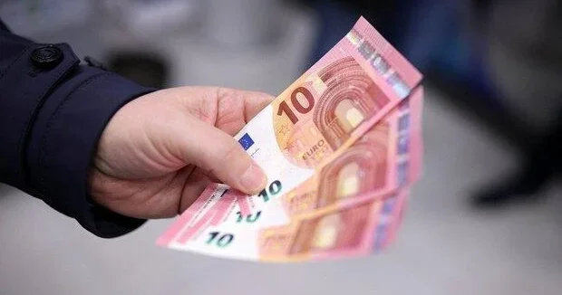 Главный конкурент доллара упал до 17 месячного минимума