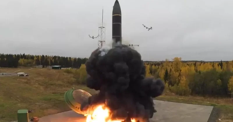 Россия сбросила авиабомбу на многоэтажку в Харькове Под завалами люди / Видео