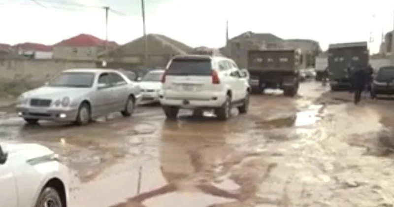 Yağışdan sonra bu yol keçilməz oldu Video