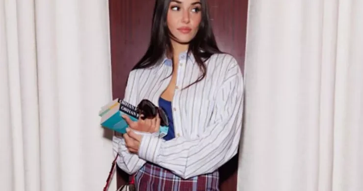 Hande Erçeldən qeyri adi seçim Valentino dəfiləsinə kitablarla qatıldı