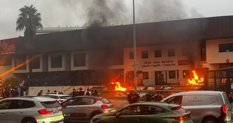 Fransada etirazlar zamanı 24 təhsil müəssisəsi yandırılıb və dağıdılıb