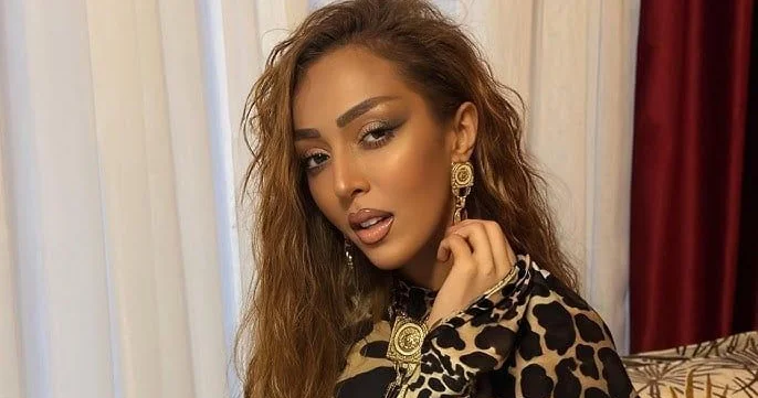 Ofelya bu dəfə ərinin adını mikrofonuna yazdırdı FOTO