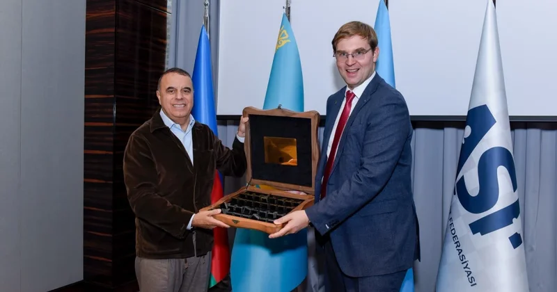 FIDE prezidenti Bakıya səfər edib FOTO