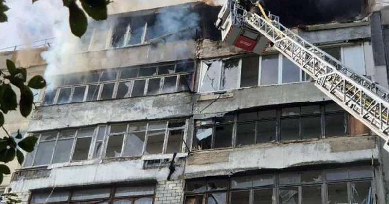 Дрон ударил по многоэтажке в Бердичеве