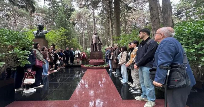 Beynəlxalq Müəllimlər Günü münasibətilə akademik Cəlal Əliyevin məzarı ziyarət edilib