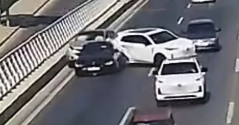 На бакинском проспекте дважды протаранили заглохший автомобиль ВИДЕО