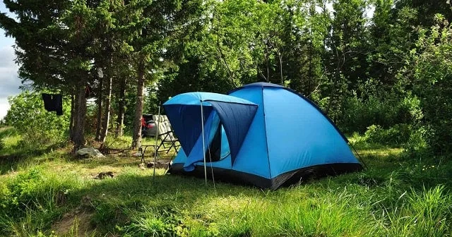 Turist öz çadırında yandı FOTO