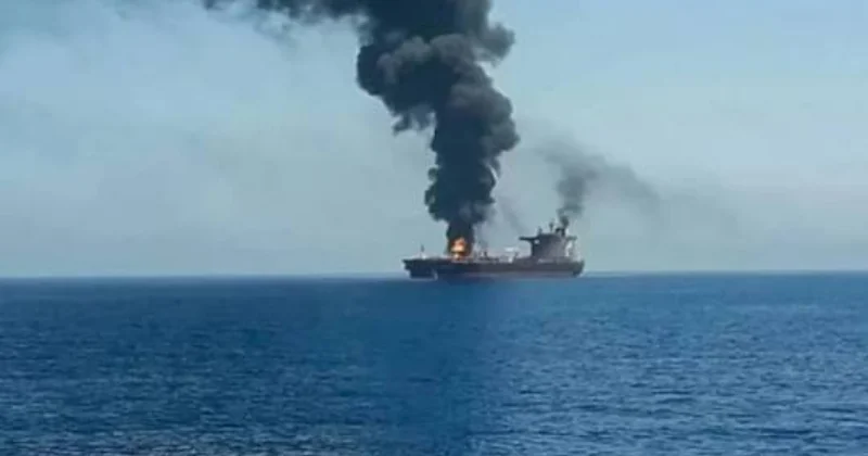 Hörmüz boğazında tanker naməlum mənşəli mərmi ilə vurulub