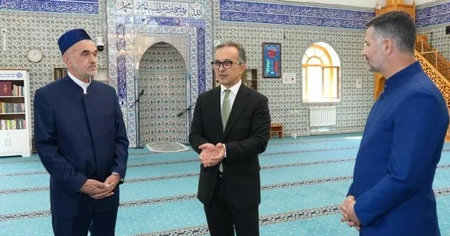 Ramin Məmmədov Kürdəmirdəki məscidləri ziyarət edib, din xadimləri ilə müzakirə aparıb