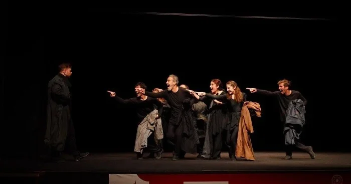 Pantomim Teatrı Şəkidə “Şinel” tamaşası ilə çıxış etdi Foto