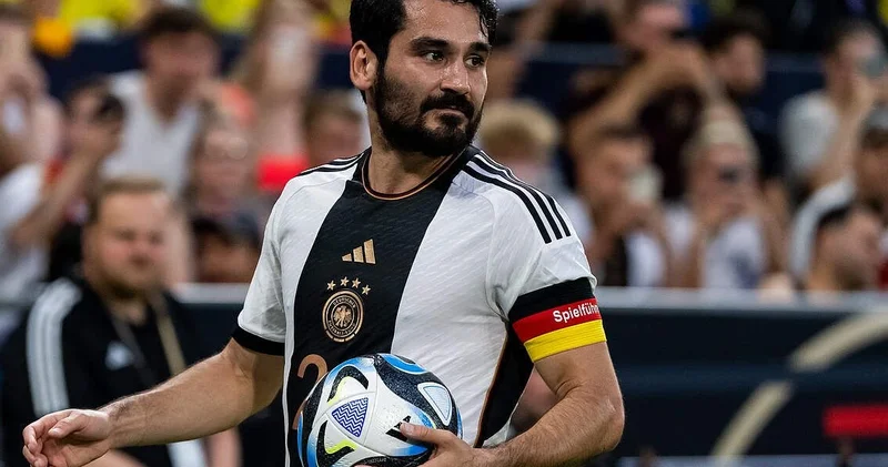 Gündoğan: “Bəzi futbolçular fasilədə öz adlarını “Google”da axtarırlar”