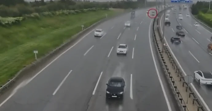 Yağışlı havada qəza törədənlərin görüntüləri yayıldı VİDEO