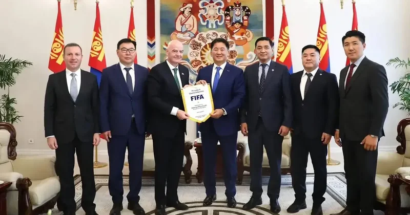 İnfantino Monqolustanda yeni stadionun tikintisi ilə bağlı müqavilə imzaladı
