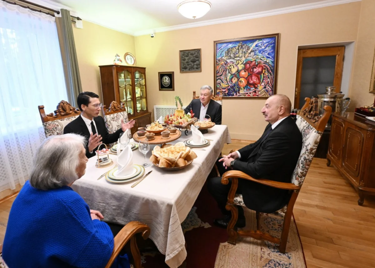 Prezident Aytmatovun ailəsi ilə çay süfrəsi arxasında söhbət etdi FOTOLAR