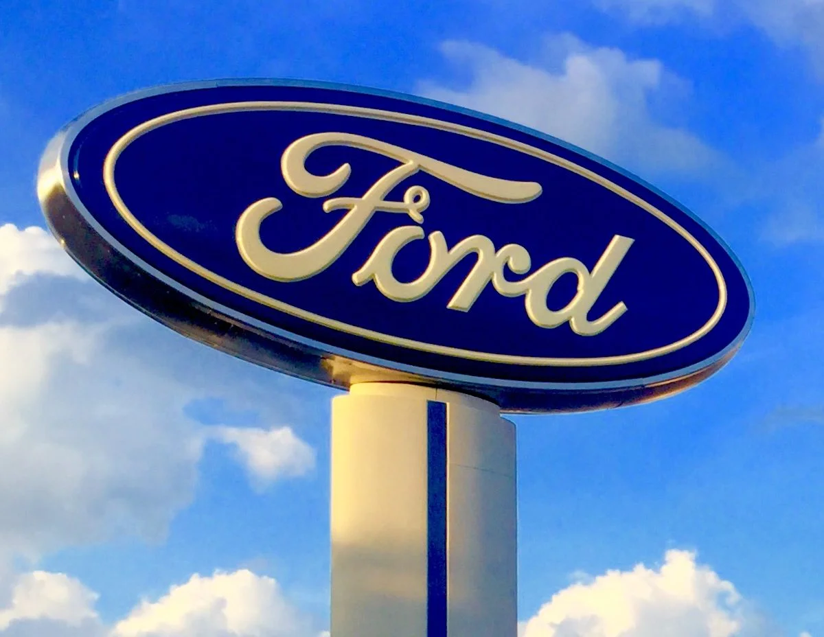 “Ford”un xalis mənfəəti dörddə bir azalıb