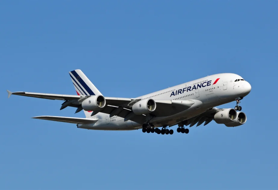 “Air France” uçan naməlum obyektə görə uçuşları dayandırıb