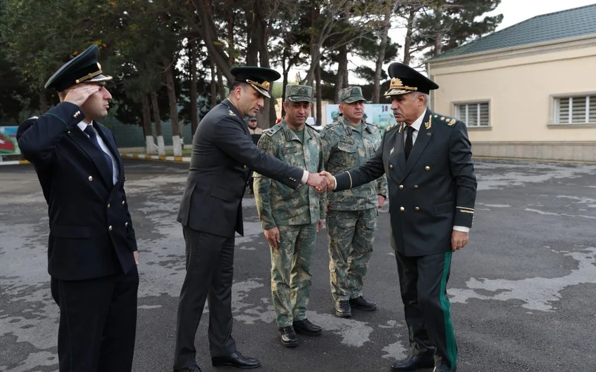 Xanlar Vəliyev hərbi qulluqçularla görüşüb