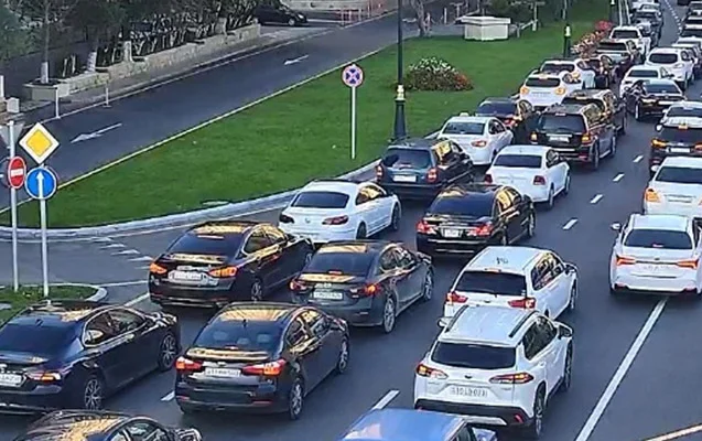 19 yolda tıxac var: Sürücülərin nəzərinə
