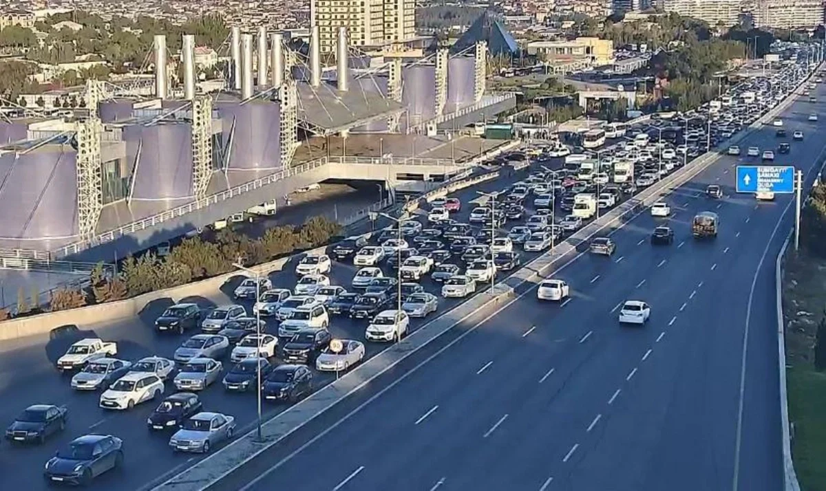 Hazırda Bakının bu küçələrində sıxlıq var SİYAHI Yeni Sabah