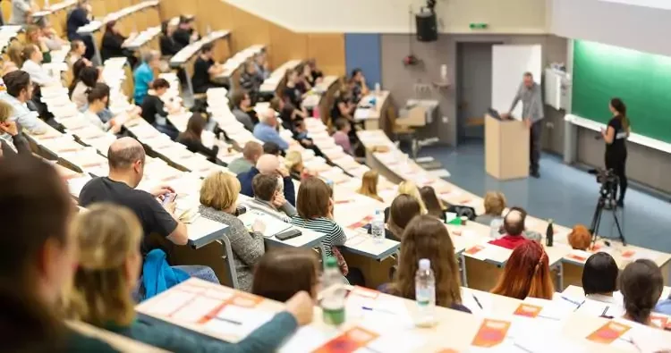 Diplomları tanınmayan universitetlərin siyahısı