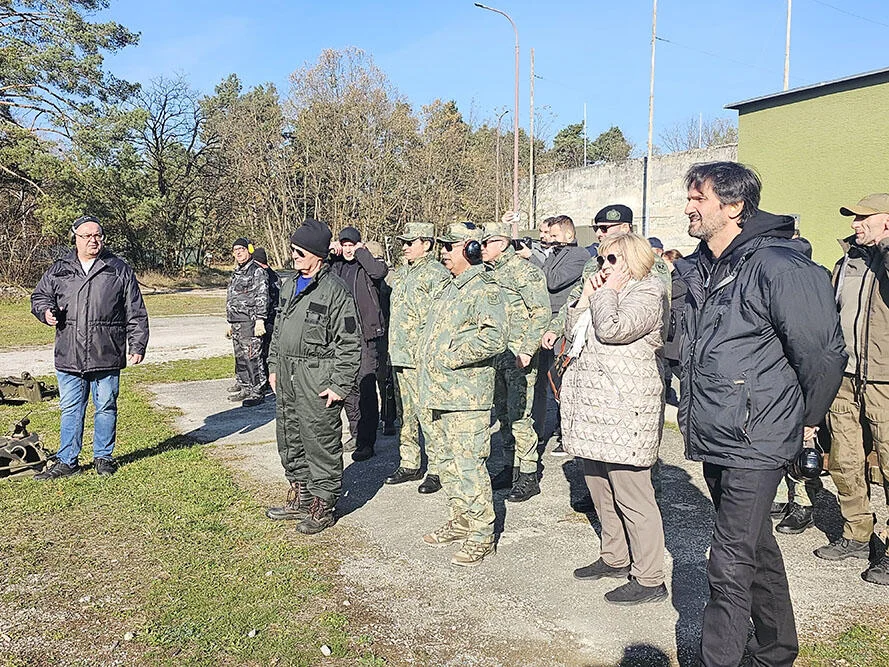 Zakir Həsənov Slovakiyada döyüş texnikaları ilə tanış olub FOTO