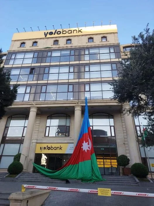 Yelobankın bayrağımıza qarşı hörmətsizliyi tənqid olundu