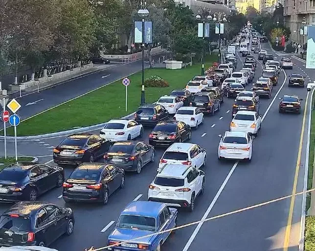 Bakıda hazırda sıxlıq müşahidə olunan yollar açıqlanıb