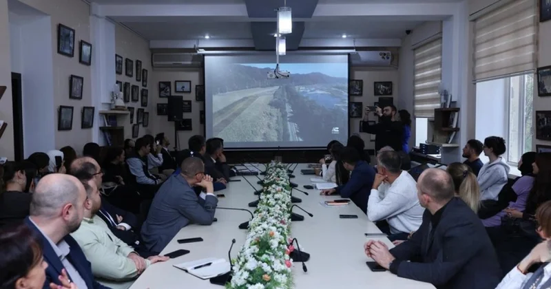 Bir kəmər, bir yol filmi nümayiş olundu