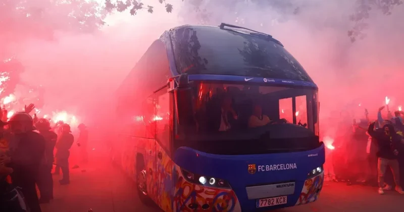 Belçikada “Barselona” azarkeşlərini daşıyan avtobus yanıb