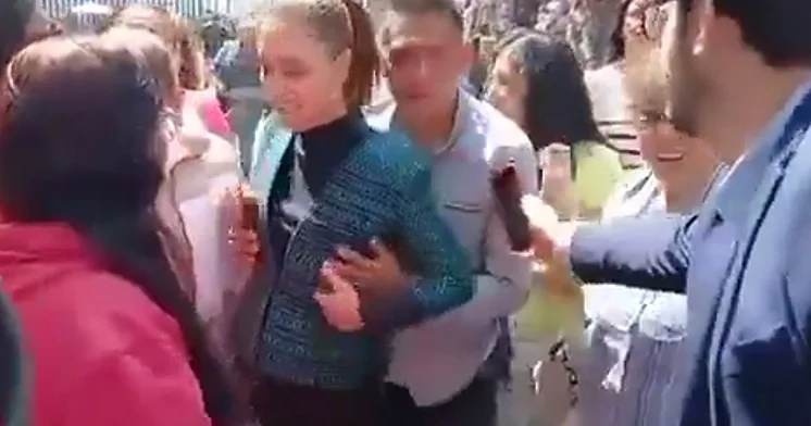 Пьяный мужчина попытался поцеловать президента Мексики Minval Politika